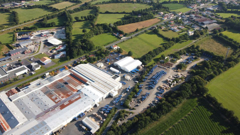 Usine de machines à vendanger New Holland de Coëx Usine de machines à vendanger New Holland de Coëx
