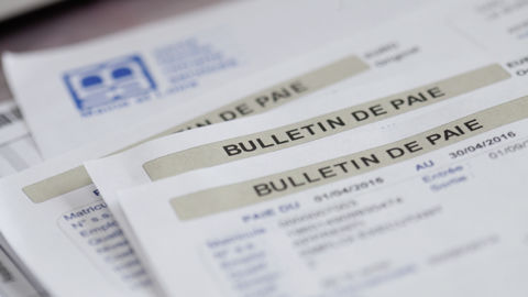 L'acompte est versé pour quinze jours de travail déjà effectués.