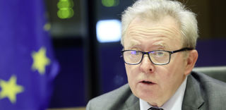 Une révision à mi-parcours du cadre financier pluriannuel 2021-2027 de la Pac est prévu en 2023, selon le commissaire européen à l'Agriculture. Une révision à mi-parcours du cadre financier pluriannuel 2021-2027 de la Pac est prévu en 2023, selon le commissaire européen à l'Agriculture.