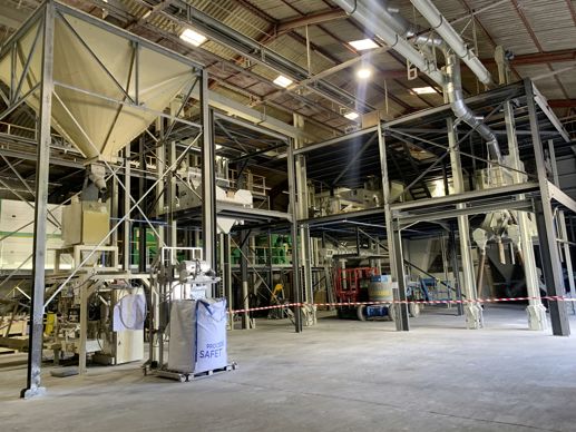 Piveteau s’est adossé à deux coopératives locales (Mansle et Entente agricole) pour reprendre et transformer Chantegrains, un outil de prestation de travail du grain aujourd’hui multi-usages.