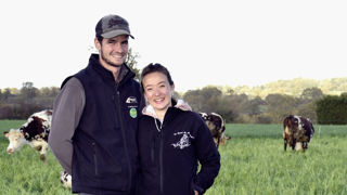 Julien Chaussepied, 28 ans, et Léa Clavel, 25 ans, vont lancer en 2023 une production fromagère à l’aide d’un troupeau de race normande en système pâturant. Julien Chaussepied, 28 ans, et Léa Clavel, 25 ans, vont lancer en 2023 une production fromagère à l’aide d’un troupeau de race normande en système pâturant.