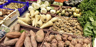 Confier l'aide alimentaire à la grande distribution n'est pas une bonne idée, réagissent la FNSEA et JA à l'idée du bouclier anti-inflation. Confier l'aide alimentaire à la grande distribution n'est pas une bonne idée, réagissent la FNSEA et JA à l'idée du bouclier anti-inflation.