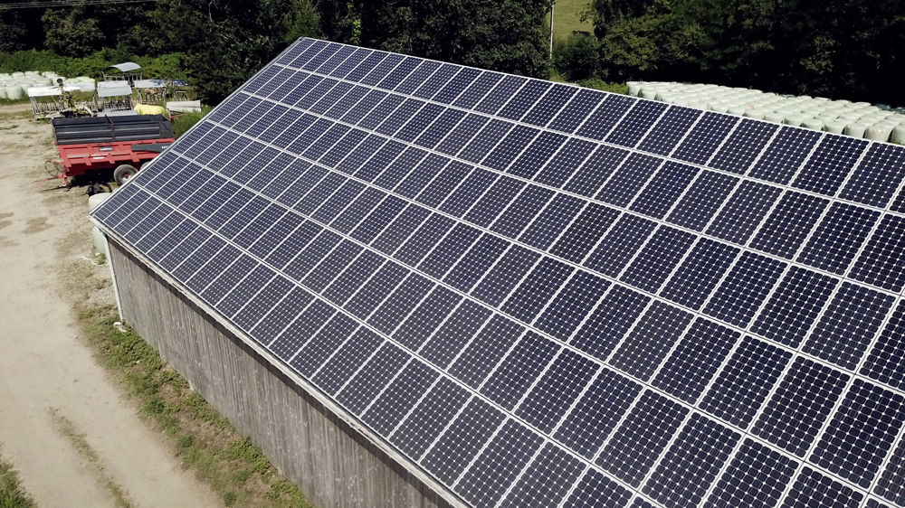 La France accuse d'un retard dans le déploiement des énergies renouvelables électriques et dans le photovoltaïque.