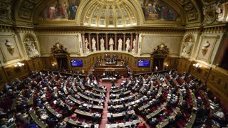 Le gouvernement doit rendre un rapport sur le nouveau calcul des retraites agricoles dans les trois mois du vote de la loi. Le gouvernement doit rendre un rapport sur le nouveau calcul des retraites agricoles dans les trois mois du vote de la loi.