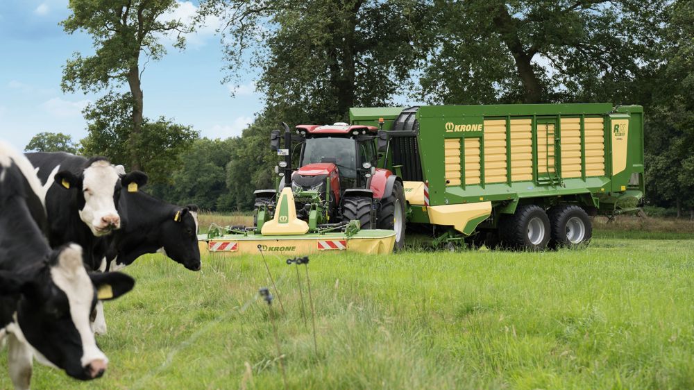 Krone : une vis sans fin regroupe les 4 m de coupe de la faucheuse EasyCut F 400