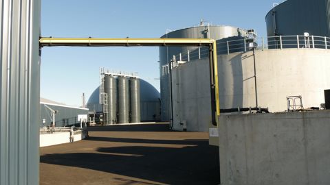 BioBéarn se trouve sur le bassin de Lacq, dont le gisement de gaz naturel s'épuise progressivement.