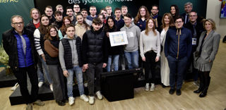 Les élèves de première année de BTSA Acse du lycée agricole de Château-Salins (Moselle) ont reçu leur prix sur le stand du ministère de l'Agriculture au Salon international de l'agriculture le 1er mars 2023.