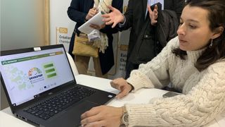 Lila Benadda présente Devautop, un outil utilisable par les conseillers d'OPA pour faire un bilan de l'autonomie protéique des élevages.