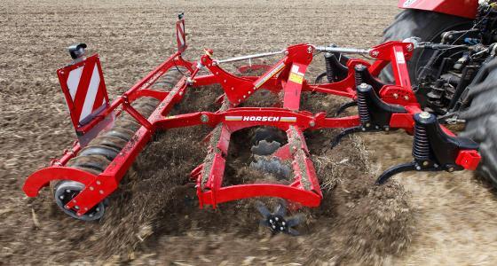 Nouveau fissurateur Horsch Mono TG combiné au déchaumeur Joker CT