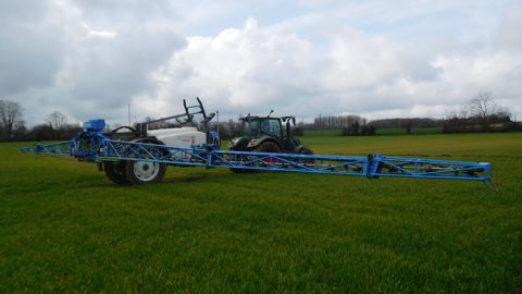 Le pulvérisateur traîné Evrard Météor 3500 de l’EARL de la Baronnie présente un coût d’utilisation de 11,30 €/ha, hors coûts du tracteur et de la main-d’œuvre. Le pulvérisateur traîné Evrard Météor 3500 de l’EARL de la Baronnie présente un coût d’utilisation de 11,30 €/ha, hors coûts du tracteur et de la main-d’œuvre.