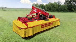 Deux ressorts assurent la suspension du lamier, pour une hauteur de coupe minimale annoncée à 4 cm. Deux ressorts assurent la suspension du lamier, pour une hauteur de coupe minimale annoncée à 4 cm.