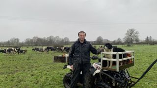 Avec l'allaitement des veaux au seau, Pierre Pauchard ne parvenait pas à faire vêler ses génisses à deux ans.