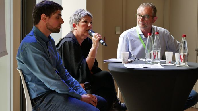 Clément Albouy, délégué de Négoce Pyrénées Méditerranée, Marie-Christine Casaus, directrice de la société éponyme, et Fabien Jullian, dirigeant du groupe Jeem, ont réagi à chaud (de g. à dr.), en fin de matinée, aux différents travaux du congrès de Négoce Pyrénées Méditerranée jeudi 23 mars à Nîmes (Gard).