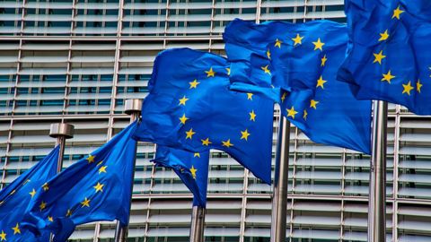 L'accord sur les énergies renouvelables fixe l'objectif contraignant de quasi-doubler le niveau actuel, d'environ 22%.