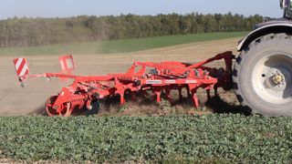 Le Terremoto propose un grand nombre de réglages. Le dégagement sous bâti est de 900 mm.