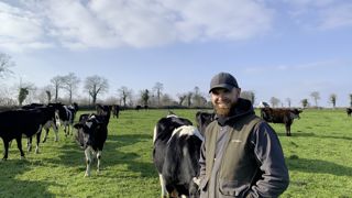 Installé en 2021, Cédric Tymen a fait passer la surface accessible de 33 à 70 ha pour produire du lait à l'herbe et gagner sa vie sans surcharge de travail.