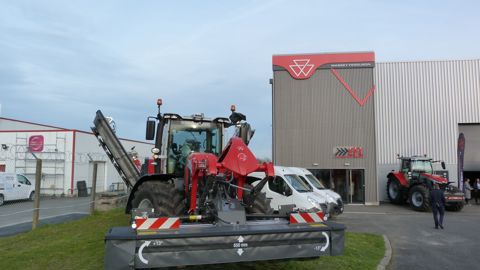 La base Forestier-Leblond de Beauvais est le premier point de vente Massey Ferguson en Europe à afficher la nouvelle signalétique de la marque aux trois triangles. La base Forestier-Leblond de Beauvais est le premier point de vente Massey Ferguson en Europe à afficher la nouvelle signalétique de la marque aux trois triangles.