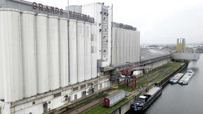 Après avoir réduit les émissions de gaz à effet de serre de 26 % entre 2015 et 2020 au niveau de ses sites industriels (ici les Grands Moulins de Paris, à Gennevilliers), Vivescia se fixe une nouvelle trajectoire, dévoilée mercredi 5 avril.