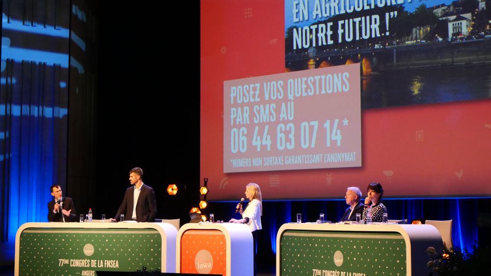 Sébastien Abis, Bastien Sachet, Jean-Philippe André et Emmanuelle Duez ont dressé la liste des défis auxquels se confronte l'agriculture, à l'occasion du 77e Congrès de la FNSEA, à Angers, le 30 mars 2023.