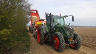 Les pneumatiques Agriflex 363 VF d'Alliance sont adaptés à la culture de la pomme de terre. Les pneumatiques Agriflex 363 VF d'Alliance sont adaptés à la culture de la pomme de terre.