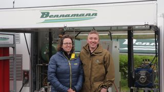 Katie et Kevin Hoare sont à la tête de l'une des deux fermes équipées du système Bennamann.