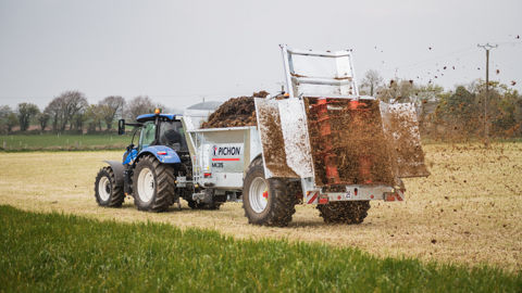 Pichon : l'Opti-sensor mesure les valeurs NPK pendant l'épandage Pichon : l'Opti-sensor mesure les valeurs NPK pendant l'épandage