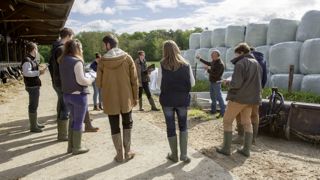Des écoles d'ingénieurs proposent des cursus aménagés permettant d'associer activité agricole et enseignement. Des écoles d'ingénieurs proposent des cursus aménagés permettant d'associer activité agricole et enseignement.