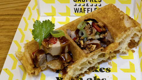 Par Yves Mattagne, Gaufre canard et foie gras chez Gaufres and Waffles - Bruxelles.