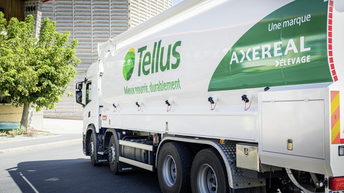 Axéréal Elevage produit annuellement 450 000 t d'aliments pour animaux, notamment sous la marque Tellus.