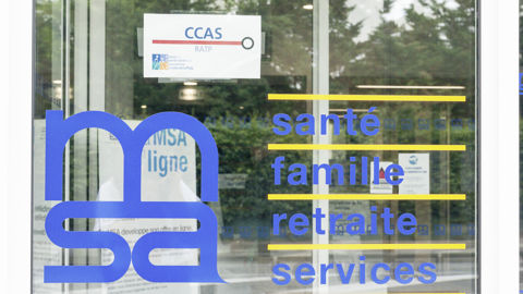 Le Fonds national d'action sanitaire et sociale de la Mutualité sociale agricole permet de prendre en charge les cotisations sociales d'agriculteurs affectés par des aléas. Le Fonds national d'action sanitaire et sociale de la Mutualité sociale agricole permet de prendre en charge les cotisations sociales d'agriculteurs affectés par des aléas.