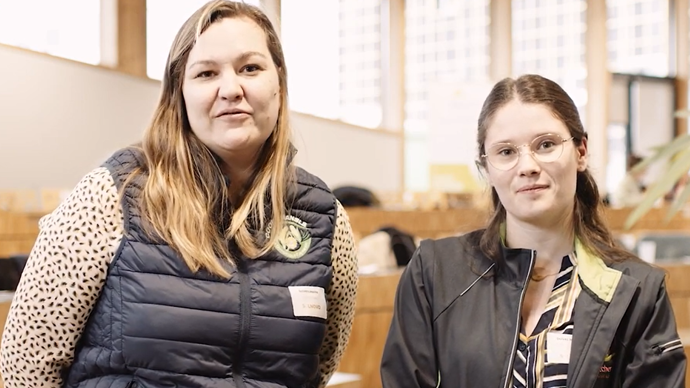 Marine Sudres, chargée de développement innovation à la coopérative de Mansle, et Marjolène Duval, référente environnement à la coopérative de La Tricherie, lors du lancement de Solnovo en janvier dernier. Vivasol s'est depuis entouré de MyEasyFarm.