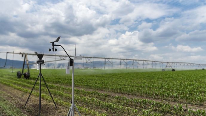 Les stations connectées permettent notamment de mesurer le rayonnement solaire, donc l'évapostraspiration, et ainsi de piloter au mieux l'irrigation en fonction du type de sol.