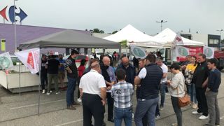 Ce mardi 9 mai 2023, la FRSEA et JA d’Auvergne-Rhône-Alpes organisaient une action syndicale devant l’hypermarché d’Ecully, près de Lyon, pour protester contre les importations de viande bovine étrangère.