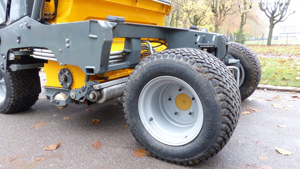 Pneumatiques Trelleborg sur un porteur Gemo 130 du constructeur français Scopagreen. Pneumatiques Trelleborg sur un porteur Gemo 130 du constructeur français Scopagreen.