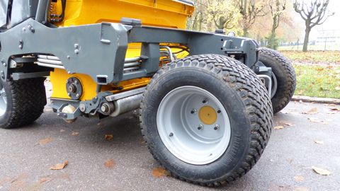 Pneumatiques Trelleborg sur un porteur Gemo 130 du constructeur français Scopagreen. Pneumatiques Trelleborg sur un porteur Gemo 130 du constructeur français Scopagreen.