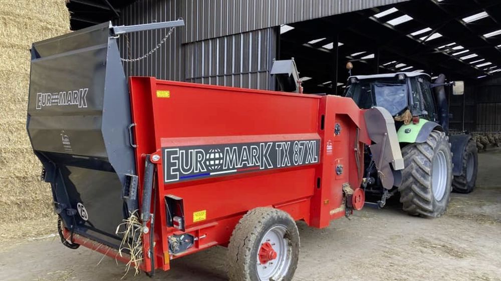 Toutes les pailleuses Euromark sont désormais équipées en standard du PowerDrive. Toutes les pailleuses Euromark sont désormais équipées en standard du PowerDrive.