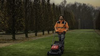 Tondeuse autotractée Kress 60V (KC711.9), puissance et productivité optimales