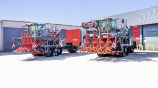 L'arracheuse par préhension Dewulf ZKIV peut désormais récolter les rangs étroits.