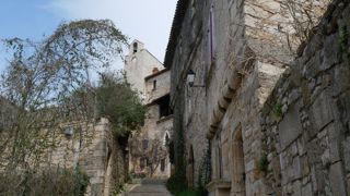 La cité médiévale de Bruniquel, dans le Tarn-et-Garonne, recèle de nombreux trésors, au-delà de ses châteaux.