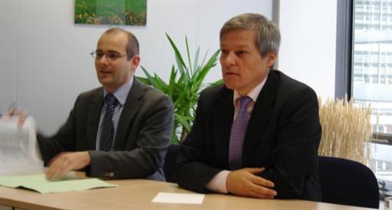 Dacian Ciolos, Commissaire européen à l'Agriculture à la Commission européenne. A ses cotés, Luc Vernet, représentant sdu Commissaire.