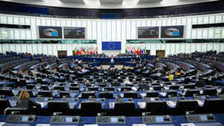 Les députés européens s'opposent sur le projet de loi imposant des objectifs de restauration des écosystèmes, texte clé du pacte vert de l’Union européenne. Les députés européens s'opposent sur le projet de loi imposant des objectifs de restauration des écosystèmes, texte clé du pacte vert de l’Union européenne.