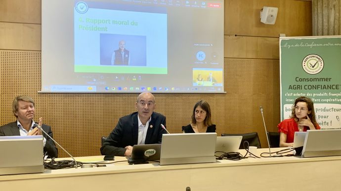 Philippe Sommer, directeur d'Agri Confiance, Christophe Grison, président, Marion Guépin, responsable développement et communication, et Marion Danès, responsable technique et qualité, ont dressé le bilan du label, le 15 juin à Paris, à l'occasion de l'assemblée générale.