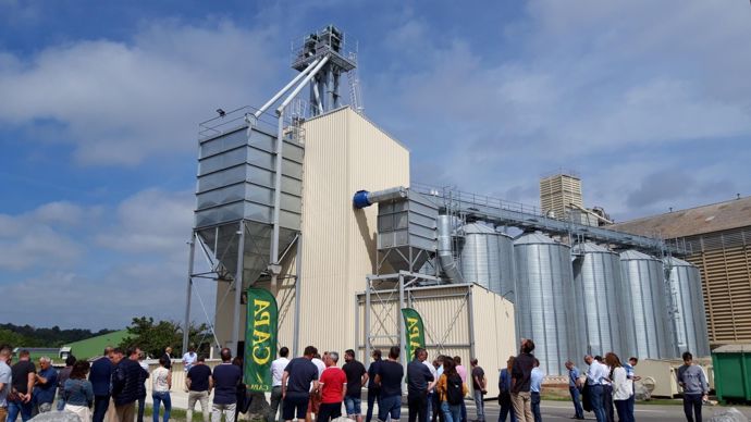 Le silo a été inauguré jeudi 8 juin sur le site du Vernet (Ariège), qui accueille le siège de la coopérative et ses principaux silos.