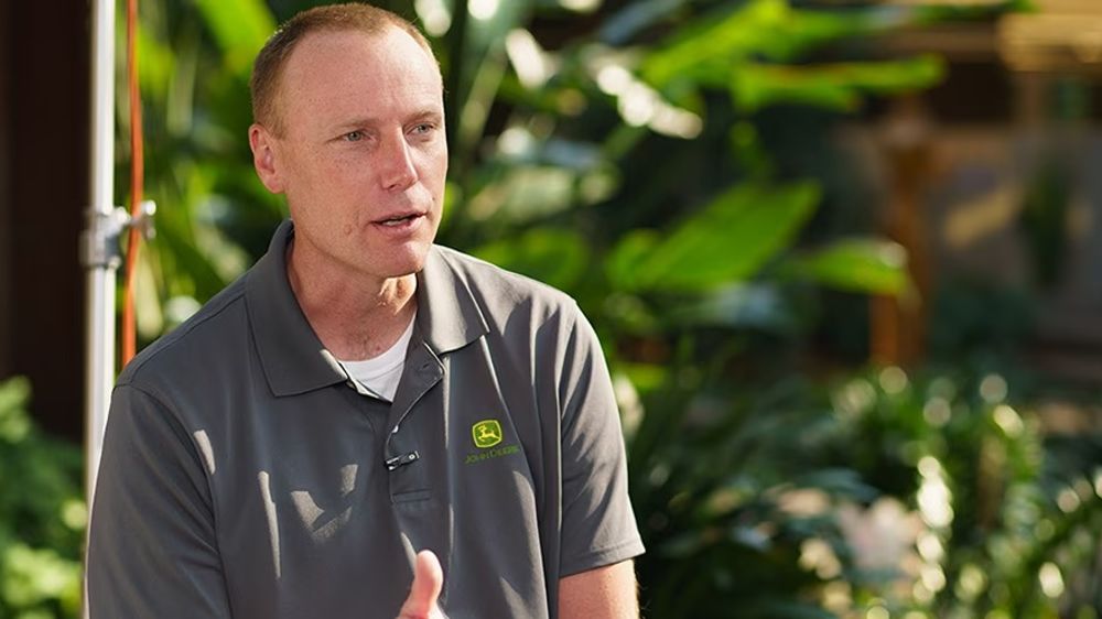 L'actuel directeur de la technologie, Jahmy Hindamn, est désormais vice-président du groupe.