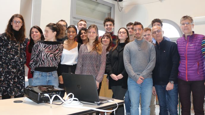A gauche, Morgane Pospiech (Lorca), à droite, Emile Benizri (Ensaia) et Sophie Xardel (Lorca), avec le groupe d’élèves-ingénieurs en spécialisation « protection des cultures » impliqués dans le partenariat Lorca-Ensaia, appelé à se développer.