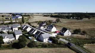Si la clôture de votre voisin empiète sur votre terrain, vous êtes en droit d’en demander la démolition. Si la clôture de votre voisin empiète sur votre terrain, vous êtes en droit d’en demander la démolition.