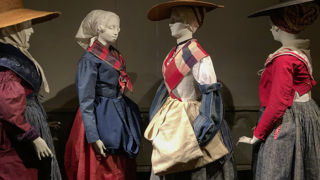 Exposition Païsan.o au Musée provençal du costume et du bijou de la ville de Grasse. Exposition Païsan.o au Musée provençal du costume et du bijou de la ville de Grasse.