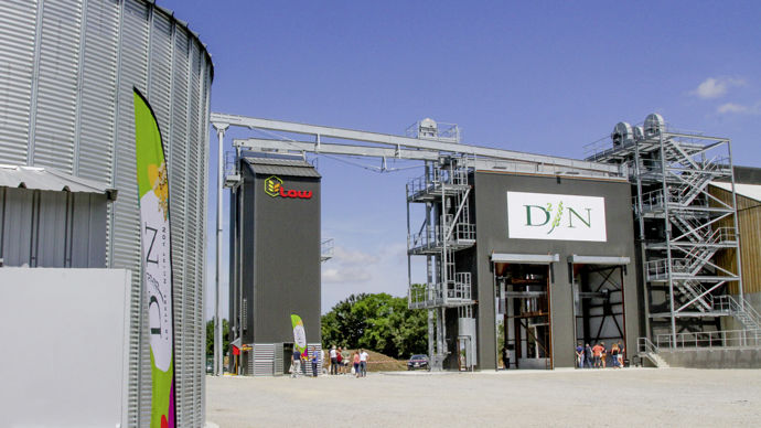 L’investissement du négoce D²N à Maisoncelles-Pelvey (Calvados) est composé d'un hangar de stockage à plat, de six cellules cylindriques et d'un dispositif de séchage et de triage.