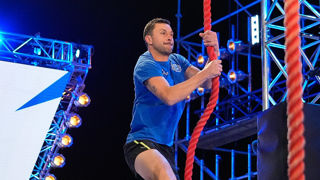 « Heureusement, mon métier me permet d’avoir une bonne condition physique, parce que les épreuves sont assez impressionnantes ! », relate Loïc Foiret, agriculteur dans le Loiret et candidat de Ninja Warrior. « Heureusement, mon métier me permet d’avoir une bonne condition physique, parce que les épreuves sont assez impressionnantes ! », relate Loïc Foiret, agriculteur dans le Loiret et candidat de Ninja Warrior.