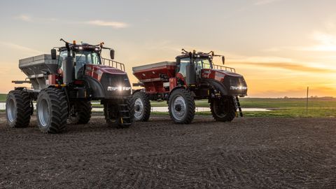 En 2022, Case IH a présenté pour la première fois sur son marché nord-américain des épandeurs et pulvérisateurs automoteurs capables de travailler sans chauffeur. En 2022, Case IH a présenté pour la première fois sur son marché nord-américain des épandeurs et pulvérisateurs automoteurs capables de travailler sans chauffeur.